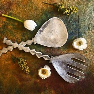 Postmodern serveware…I’m a farmhouse chic kinda chick 😂